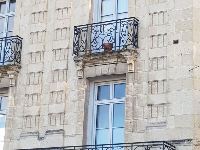 Comment une fenêtre sur mesure améliore l’isolation thermique et acoustique à Argenteuil proche de Beauchamp